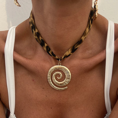 Ingemark Multilayer Velvet Chain Necklace Women 2025 New Fashion Metal Conch Starfish Heart Pendant Neck Jewelry